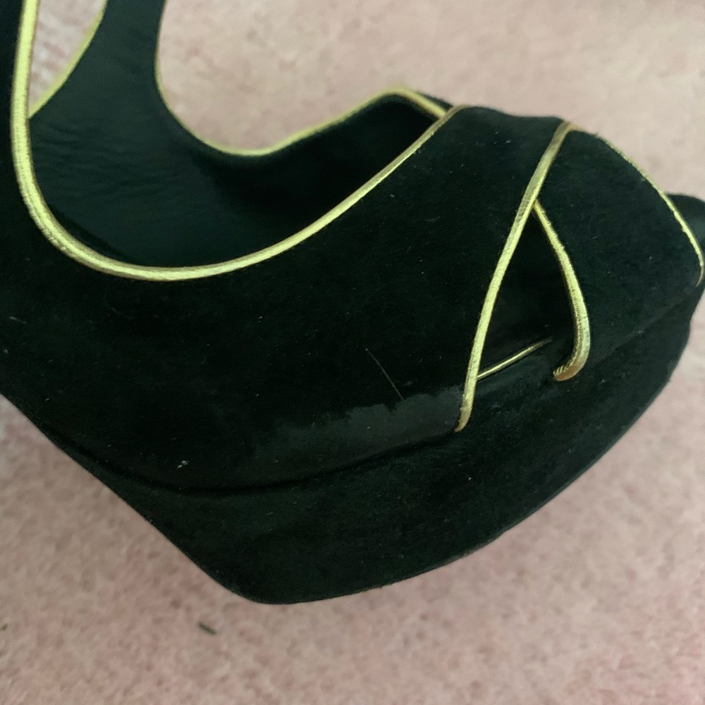 Louis Vuitton black and gold sandals - Picture 2 of 9
